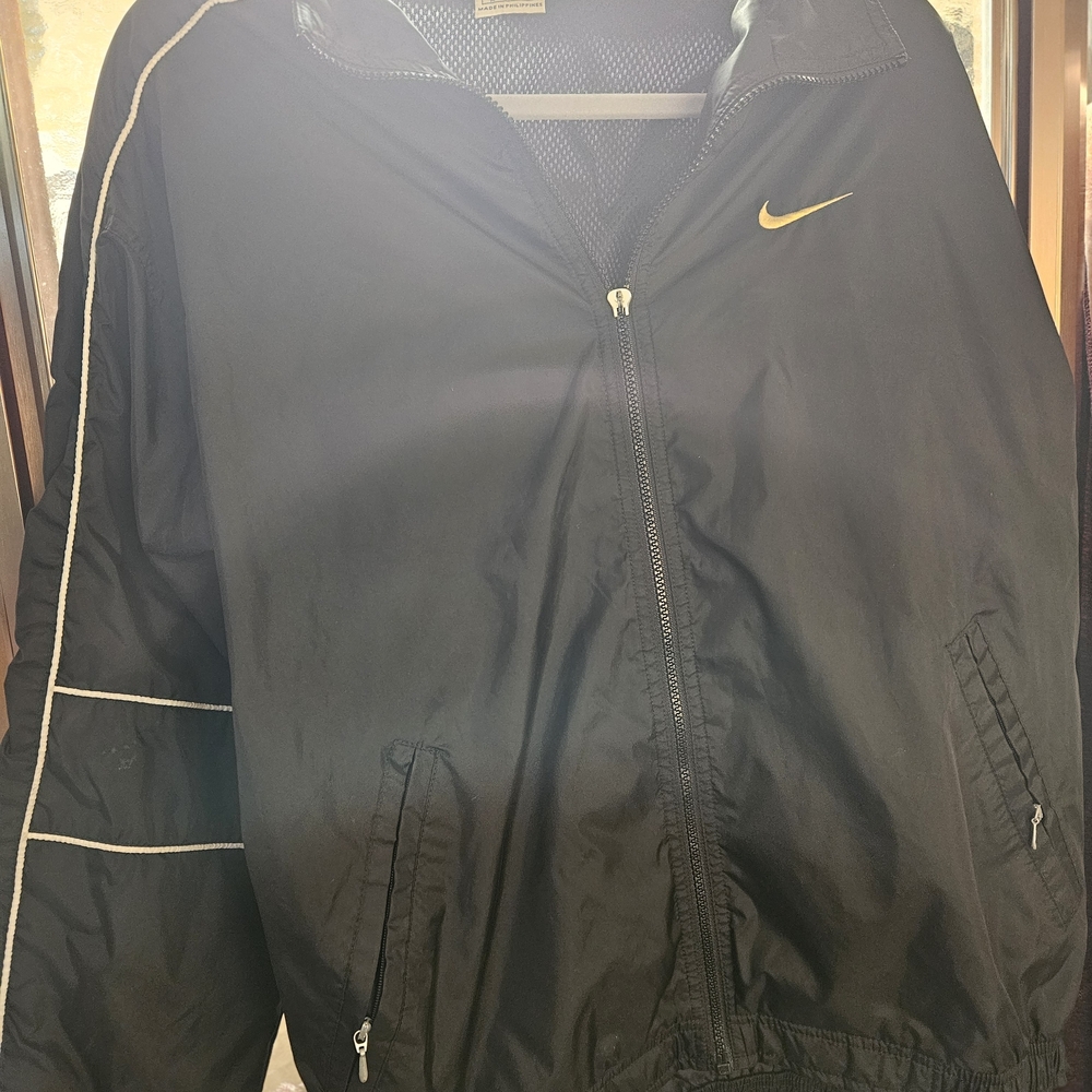 Nike Vintage 90's Black and Gold Bomber Jacket/Windbreaker